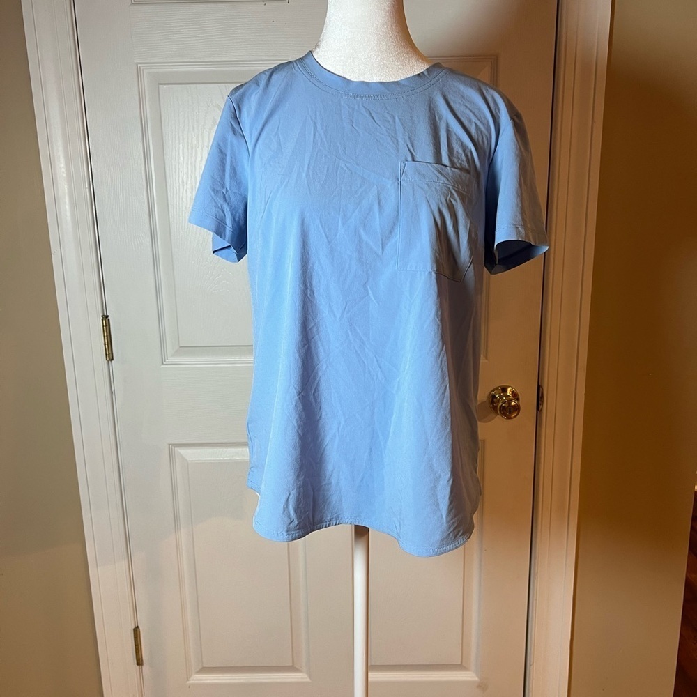 Eddie Bauer Women's Size M Light Blue Lightweight Short Sleeve Top Outdoor Hike